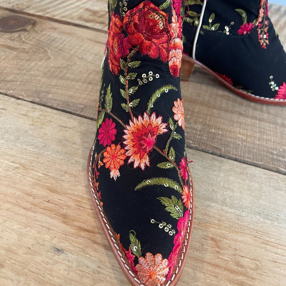 Anthropologie MOMO NEW YORK Embroidered Rose Boots NEW Size 39 - Picture 13 of 14